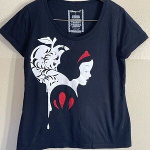 Disney snowwhite women’s large Short Sleeve Tee